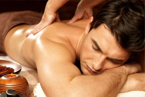 man-get-swedish-massage-on-bed